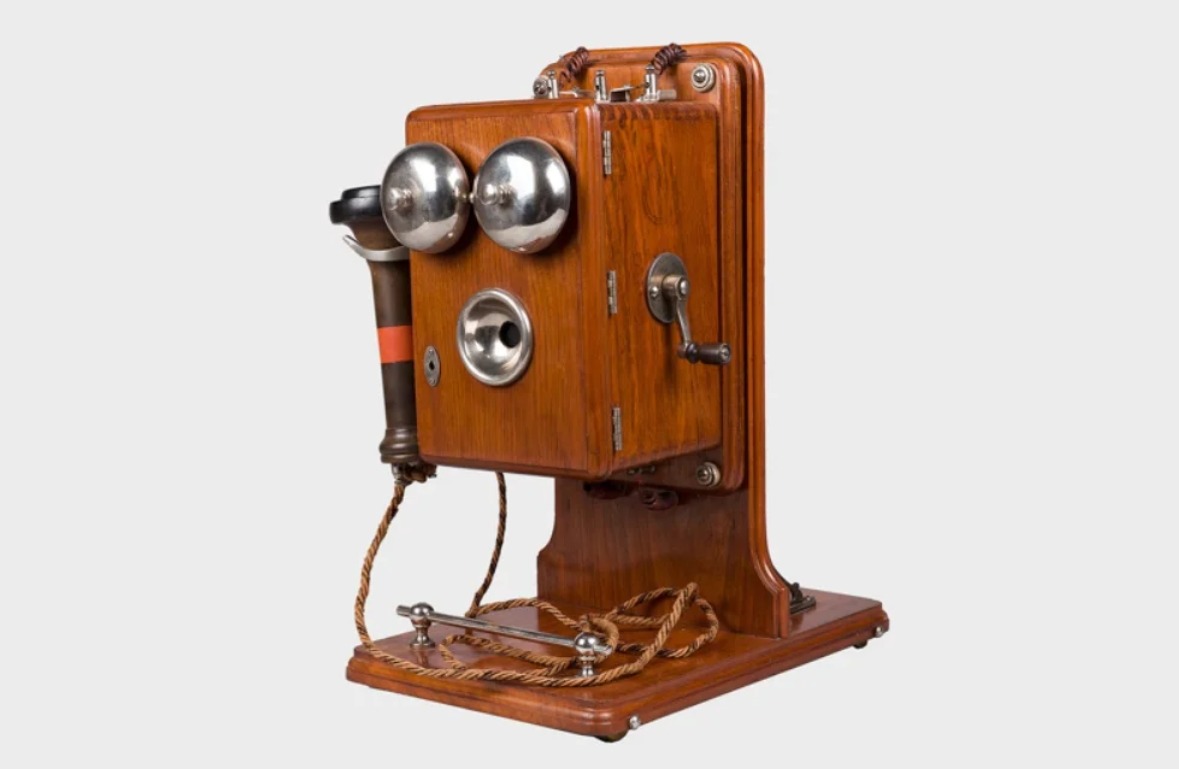 Ая 1 телефон. Первые Телефонные аппараты а. Белл 1876).